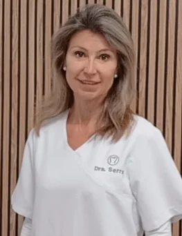 Eva Serra, cirugía e implantología