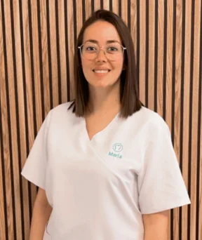 María Lozano, auxiliar